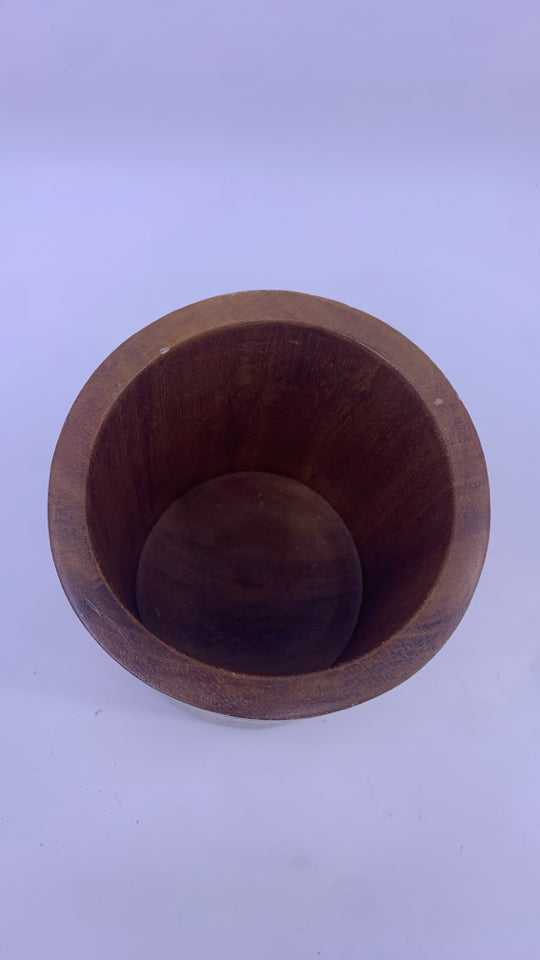WOOD UTENSIL HOLDER.