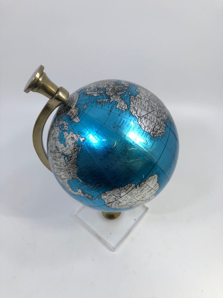 SMALL BLUE&SILVER GLOBE W/ GLASS BASE.