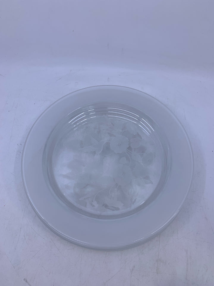 4 CRYSTAL FROSTED HUMMINGBIRD DINNER PLATES.