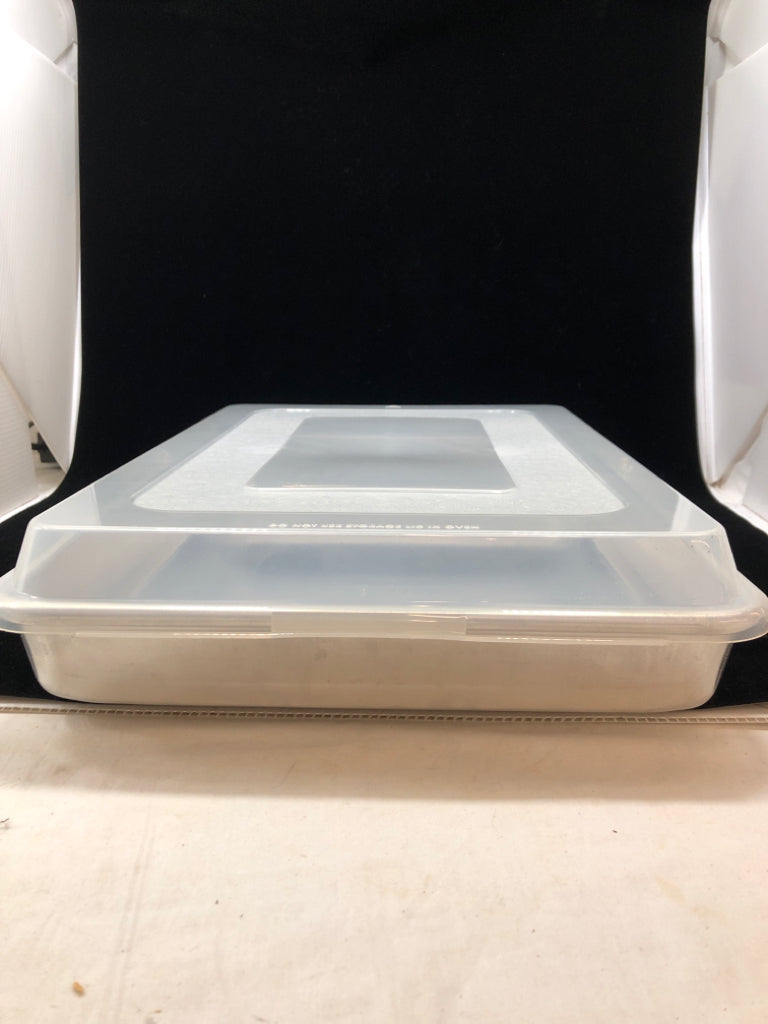 HALF SHEET PAN COVERED BAKING SHEET.