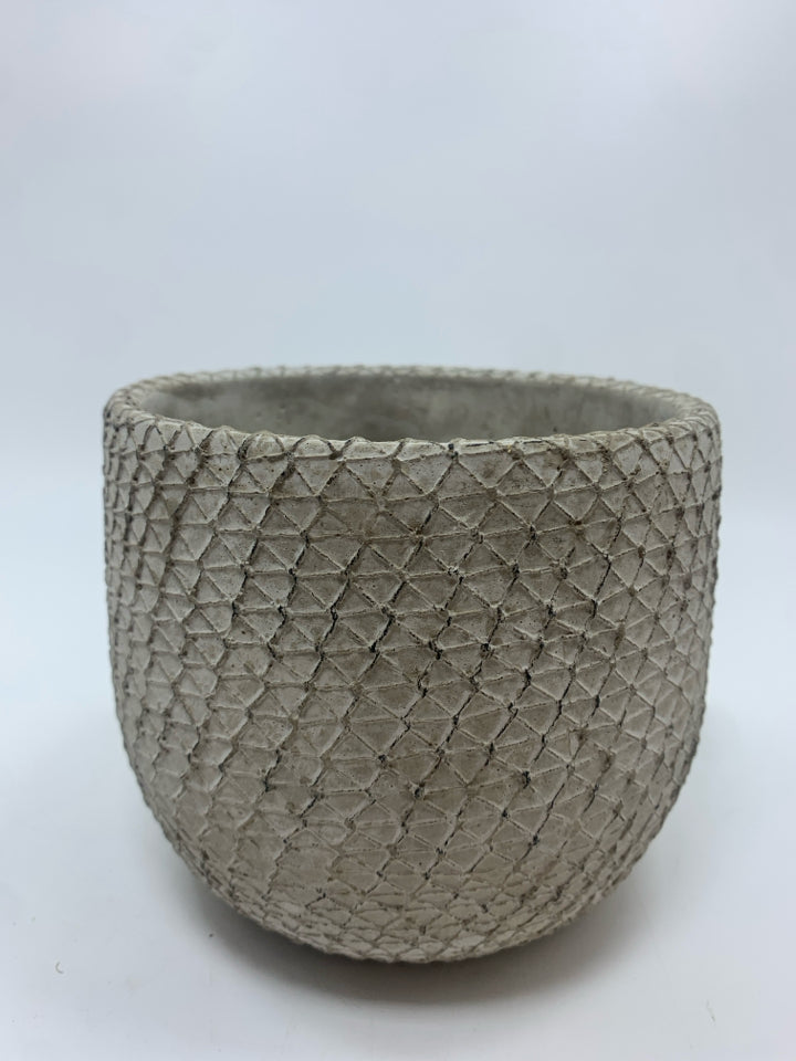 TEXTURED GRAY PLANTER.