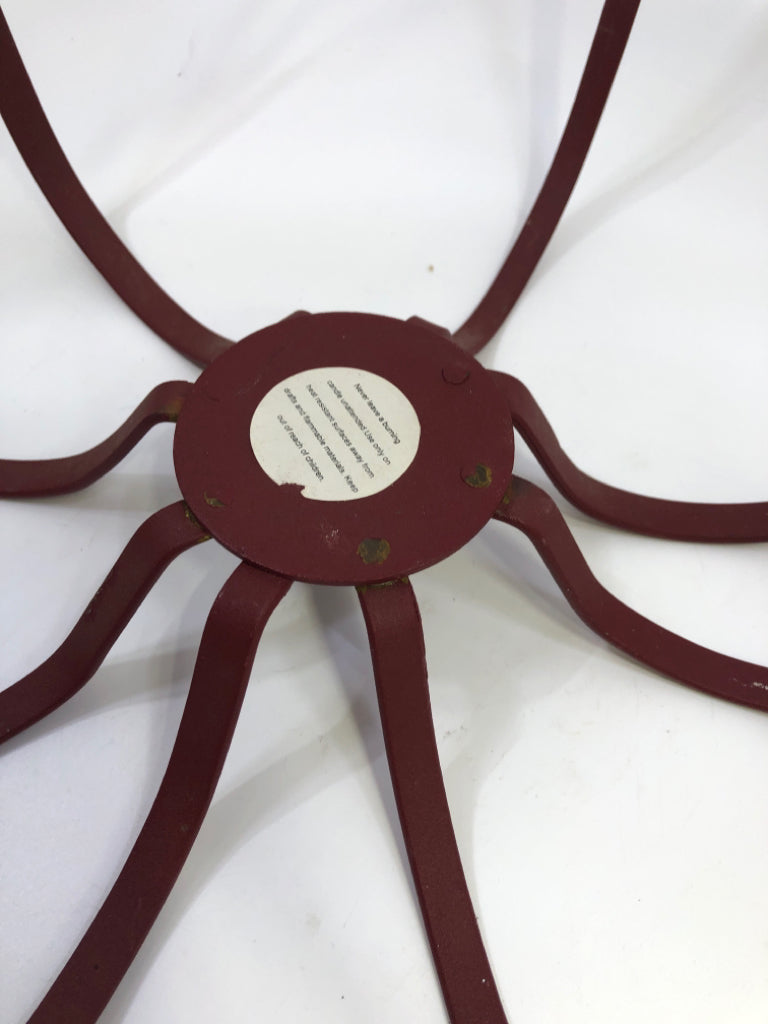 METAL PRIMITIVE APPLE CANDLE HOLDER DECOR.