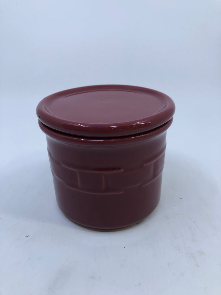 SMALL MAROON COVERED CROCK.