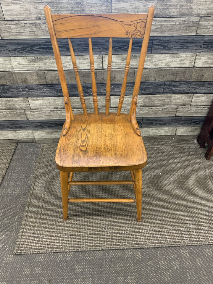 VTG OAK WOOD ACCENT CHAIR.