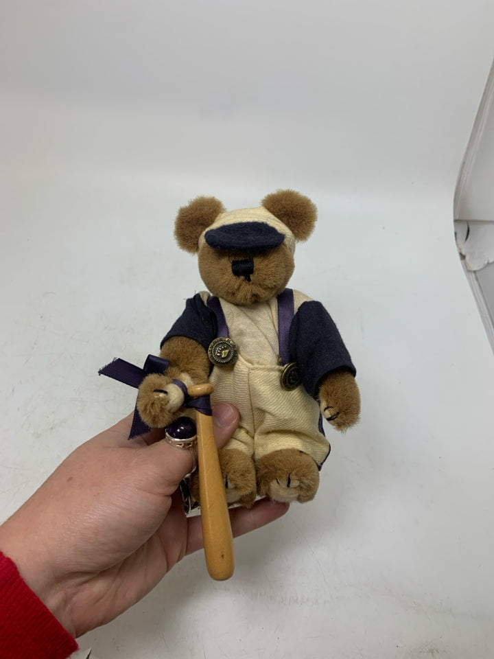 SMALL BOYDS BEARS BASEBALL PLAYER.