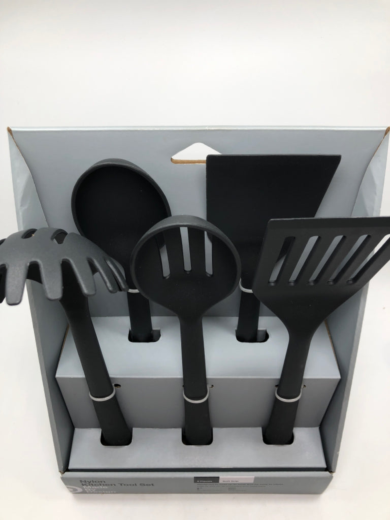 NIB 5PC BLACK NYLON KITCHEN TOOL SET.