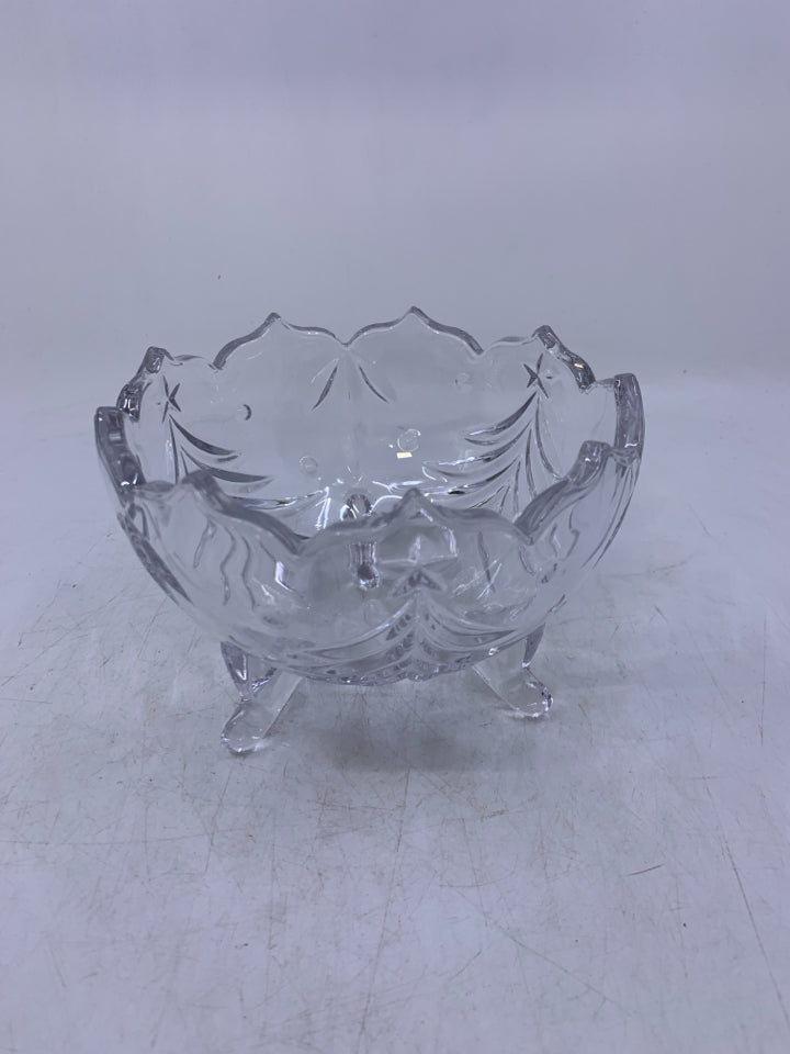 GLASS FOOTED PILLAR HOLDER.