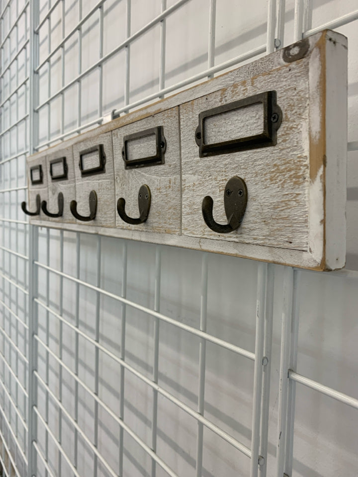 5-HOOK WHITE DISTRESSED WALL-HANGING.