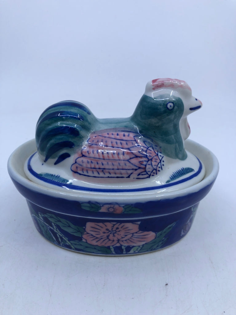 CERAMIC DARK BLUE/GREEN PINK ROSTER OVAL DISH W/COVER.