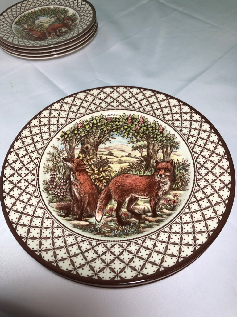 8PC FOX PATTERN DINNER SET- 4 LUNCH PLATES, 4 DINNER PLATES.
