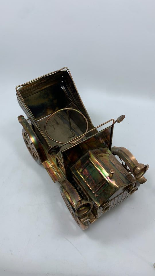 VTG COPPER CAR CANDLE HOLDER.
