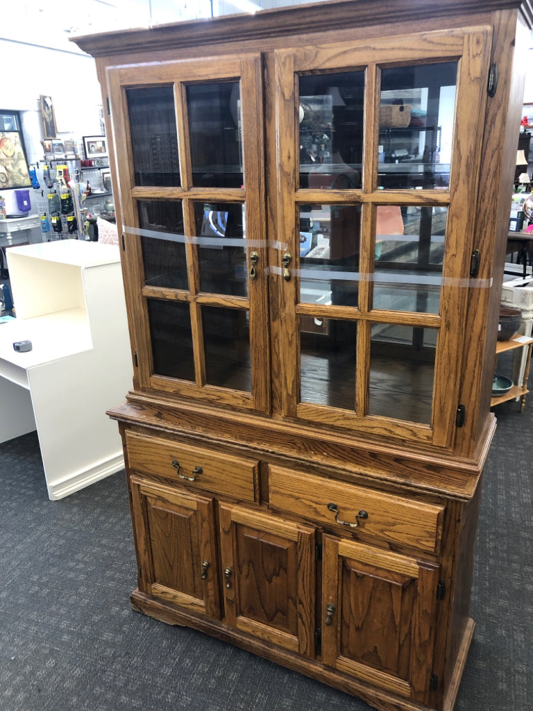 LARGE OAK WOOD 2PC HUTCH W GLASS DOORS.