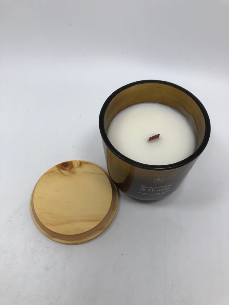 COCONUT & HONEY CRACKLING WOODEN WICK CANDLE.