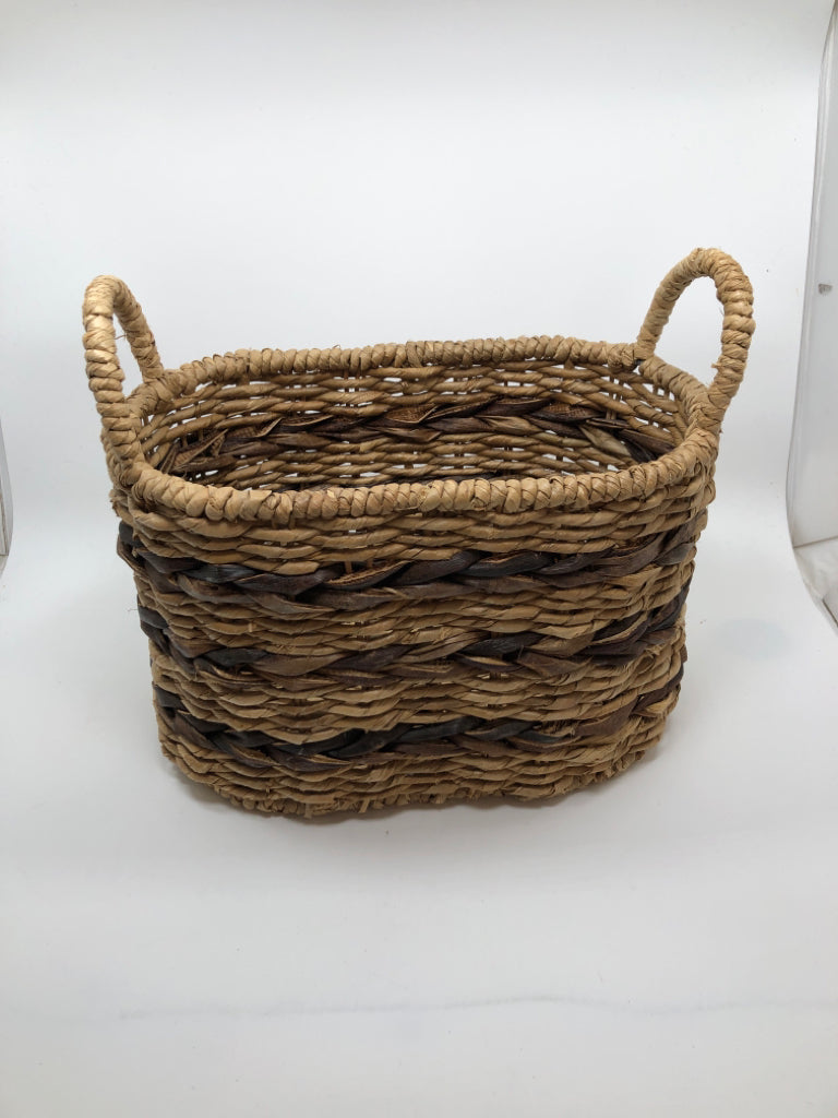 SM 2-TONED WICKER BASKET.