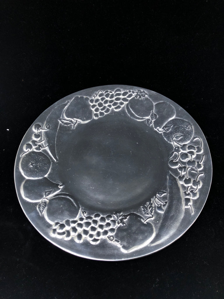 METAL SERVING PLATTER W/ FRUIT MOTIF.