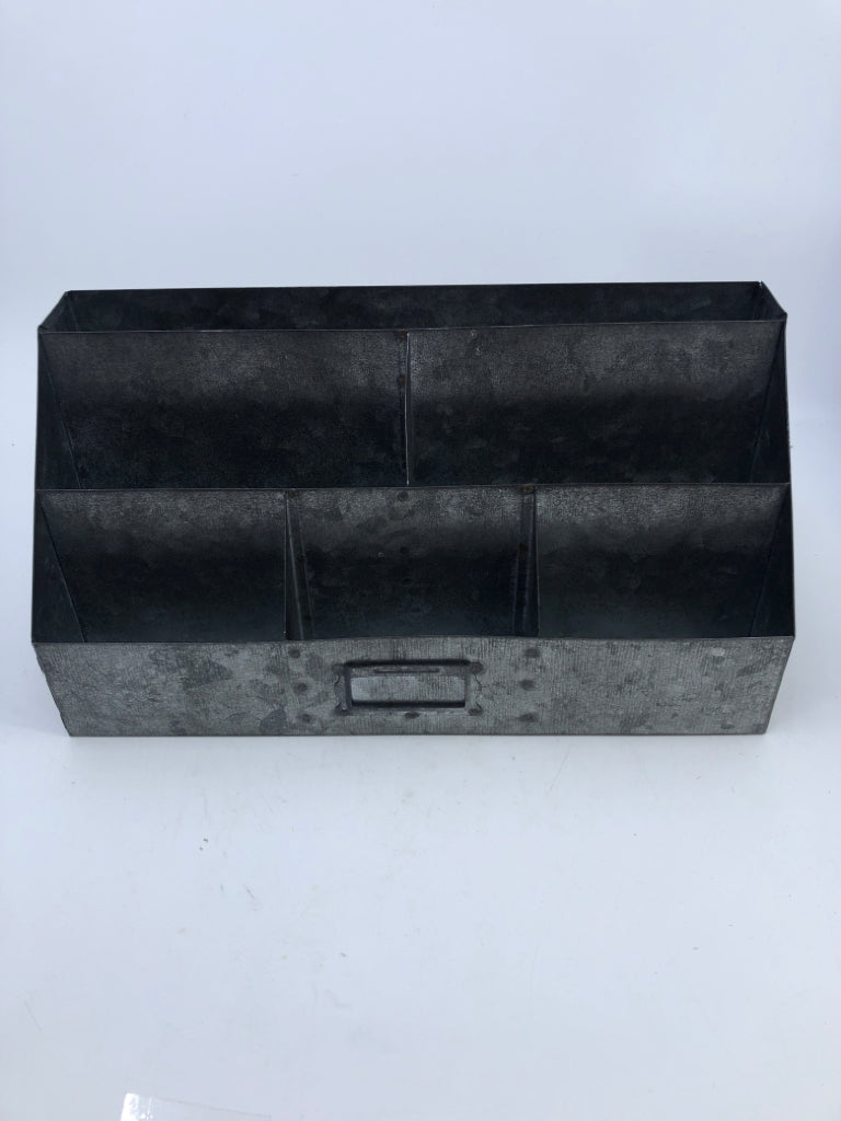 GALVANIZED METAL DIVIDED ORGANIZER.