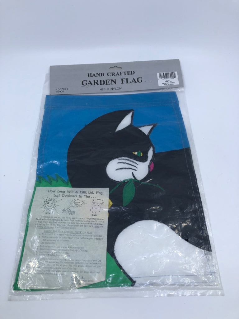 NIP BLACK & WHITE CAT GARDEN FLAG.