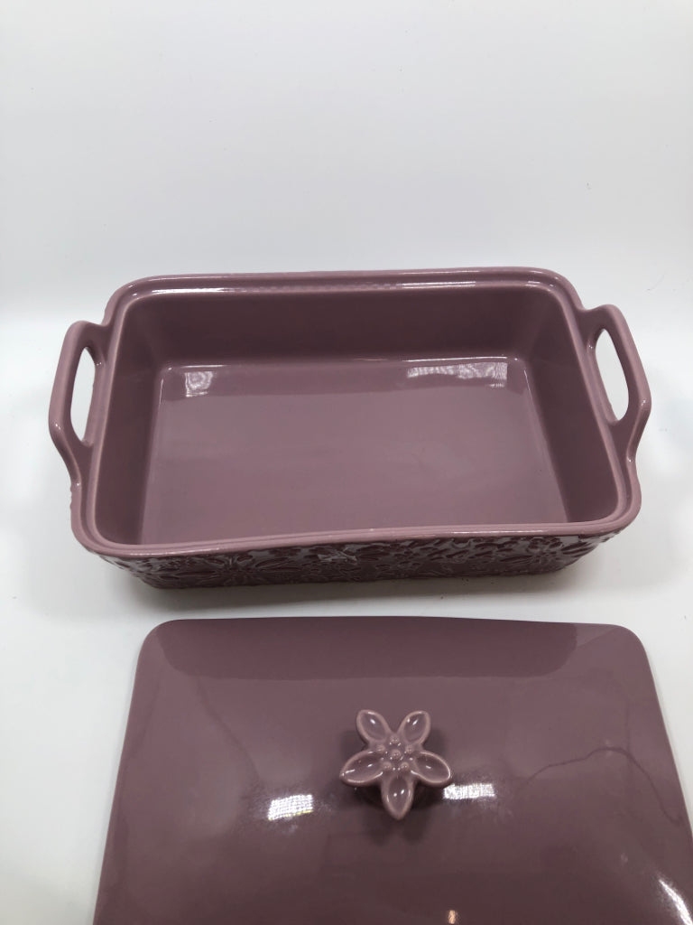 TEMPTATIONS PURPLE BAKING DISH W/LID.