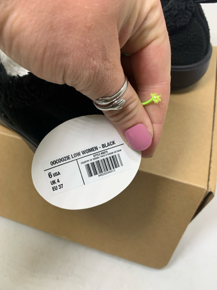 Oofos Oocoozie Low Slip On Recovery Shoes- New In Box