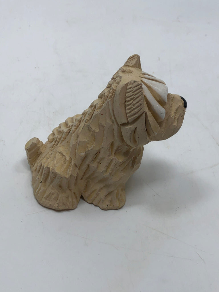 SM CARVED DOG W/TONGUE OUT.
