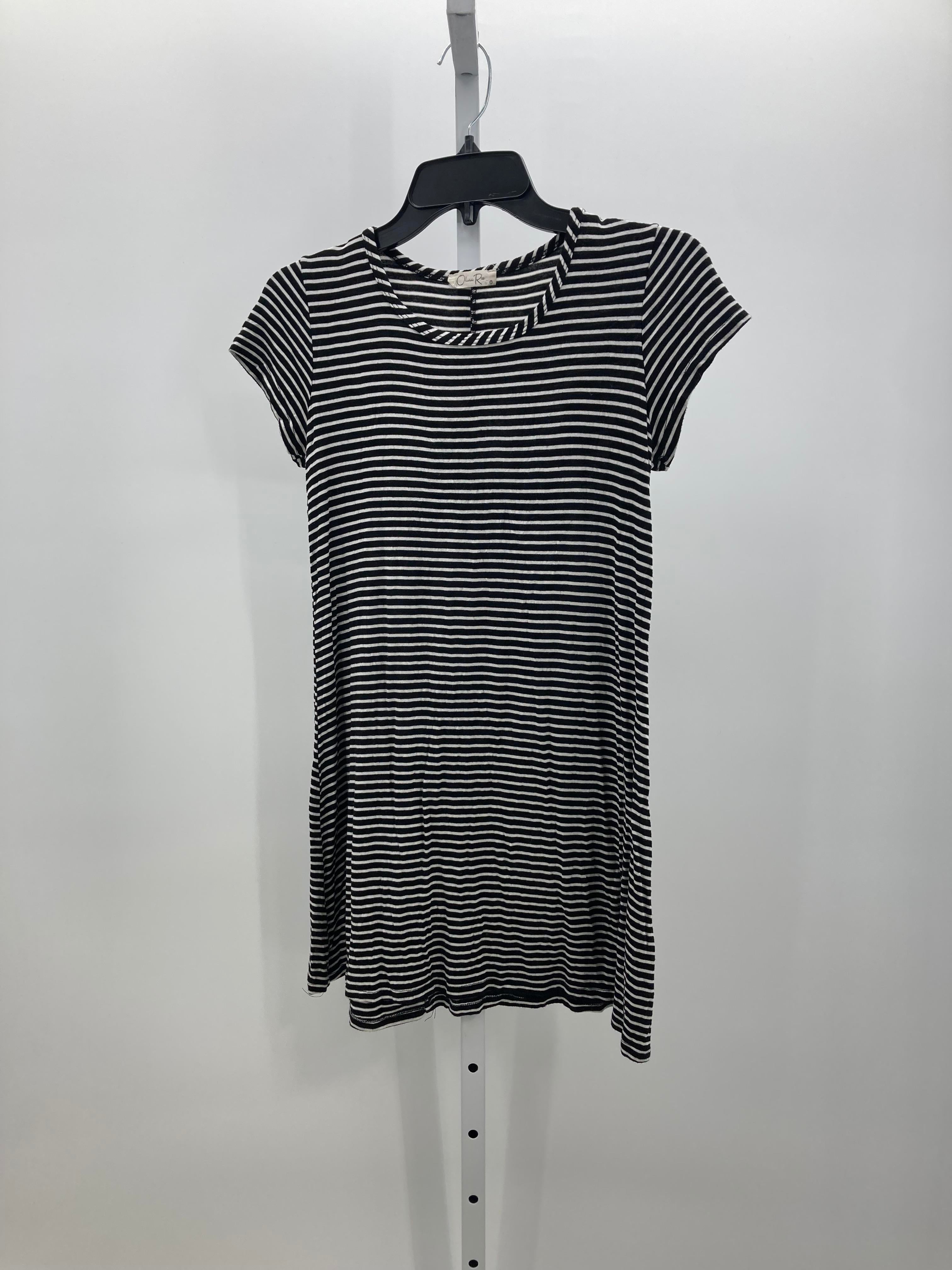 Olivia Rae Size Medium Juniors Short Sleeve Shirt