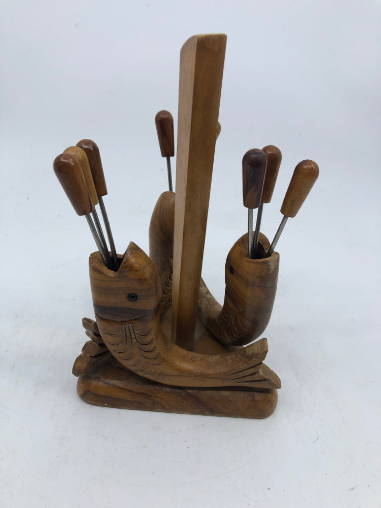 WOOD FISH W/ 9 APPETIZER PICKS IN STAND.