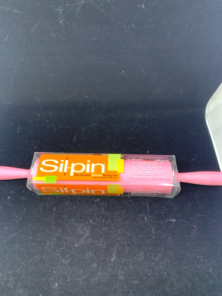 NIP SILPIN PINK SILICONE ROLLING PIN.