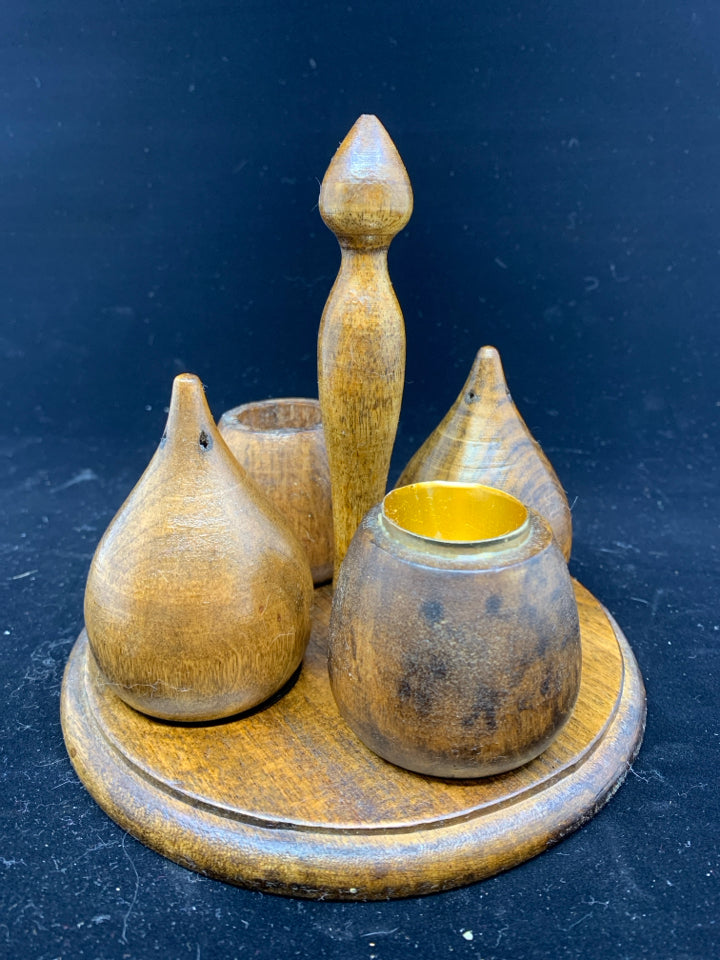 5PC VTG WOODEN SALT+PEPPER+SEASONING ON TRAY.