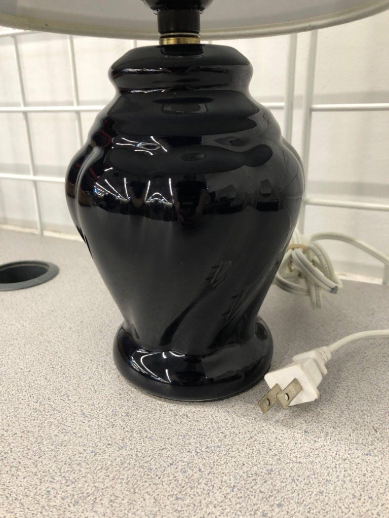 SM BLACK LAMP W WHITE SHADE.