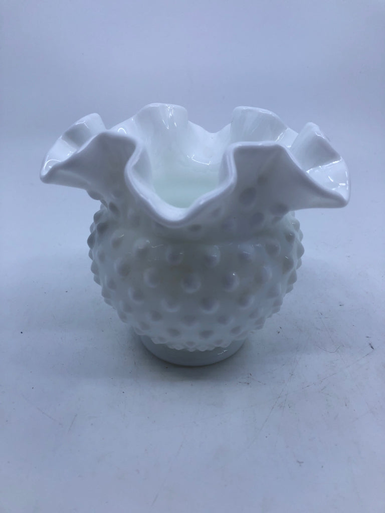 VTG MILK GLASS HOBNAIL VASE.