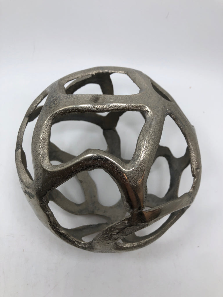 LG SILVER PLATED METAL LATTICE SPHERE.