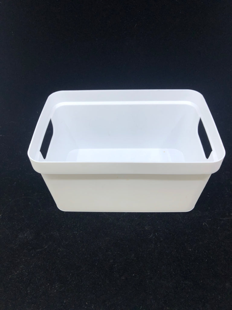 SMALL WHITE PLASTIC BASKET W HANDLES.