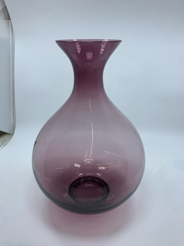 CURVED PURPLE GLASS VASE.