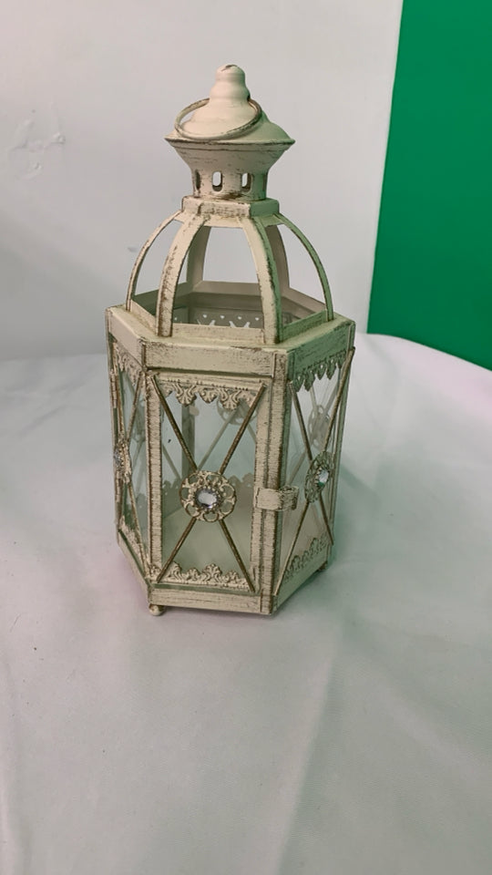 CREAM METAL LANTERN.
