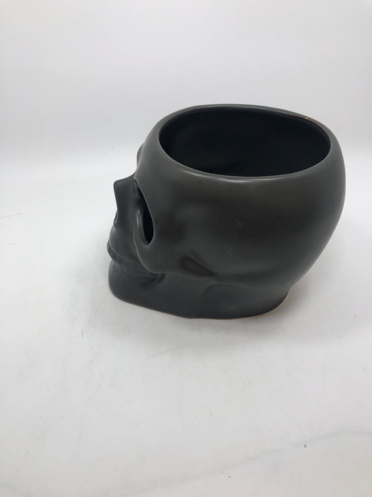 BLACK CERAMIC SKULL CANDLE HOLDER.