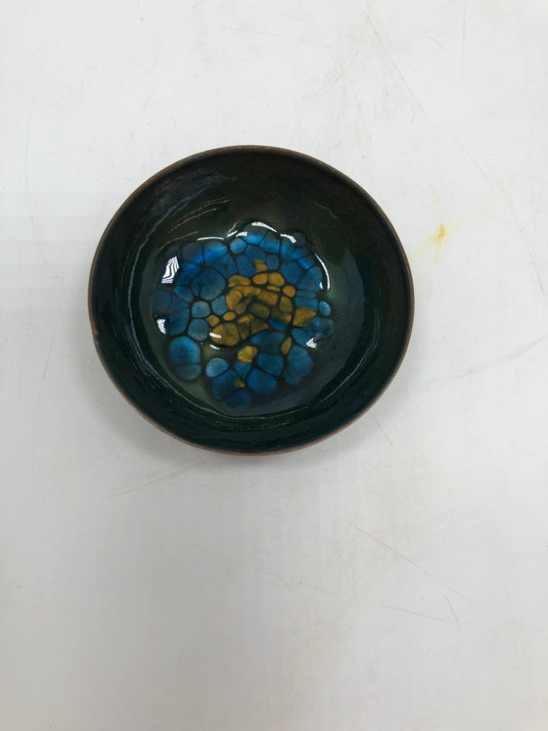 SMALL BLUE/YELLOW DISH.