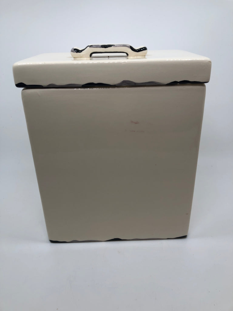 DISTRESSED STYLE COOKIE JAR W/LID.