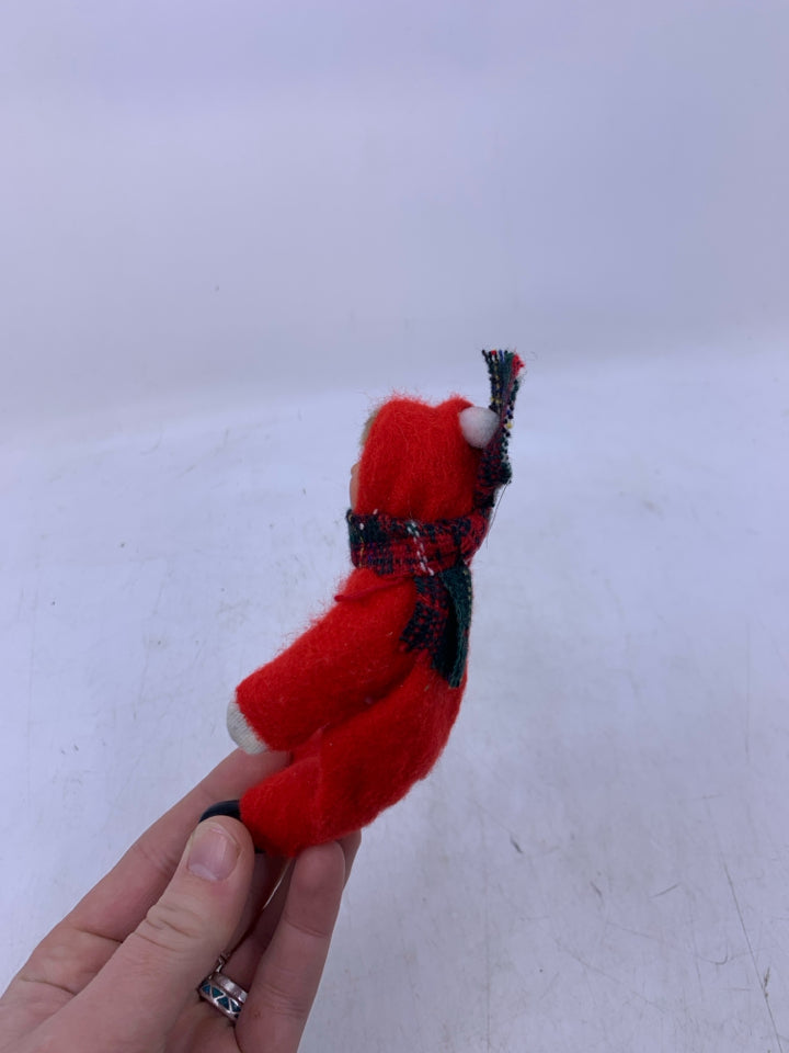 KID BYERS' CHOICE 1992 IN RED SUIT W/ PLAID SCARF.