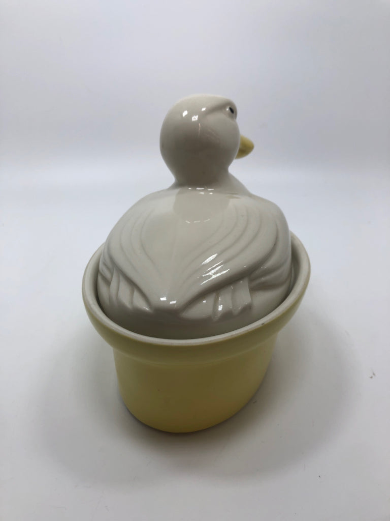 VTG SM HALL CARBONE YELLOW DUCK CASSEROLE DISH.
