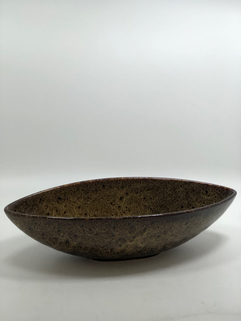 BROWN SPECKLED OBLONG CENTERPIECE BOWL.