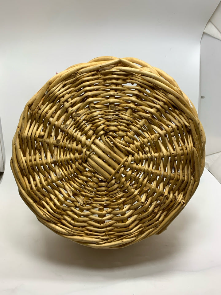 THICK WOVEN WICKER BASKET.