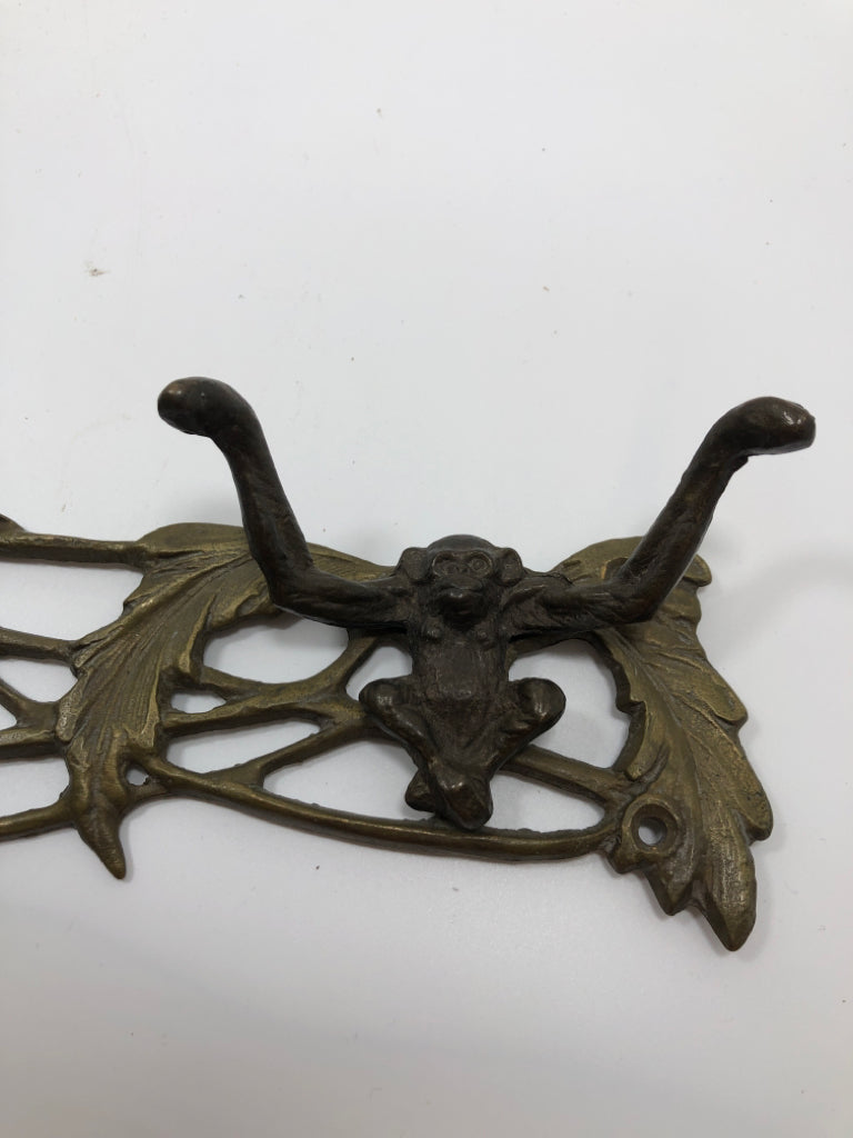 VTG BRASS MONKEY WALL HOOK DECOR.