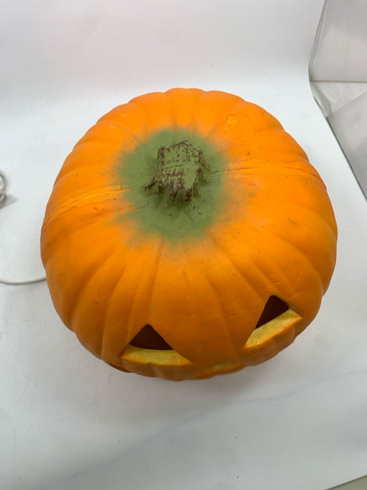CUTOUT PUMPKIN LIGHT.