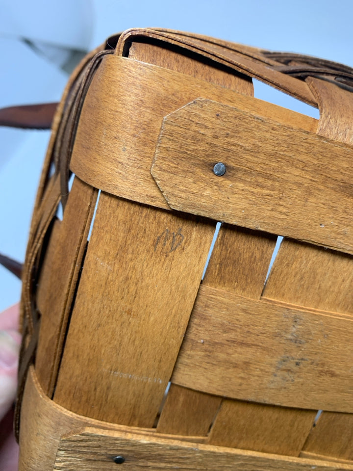 VTG BREAD BASKET W/ LEATHER HANDLES 1991.
