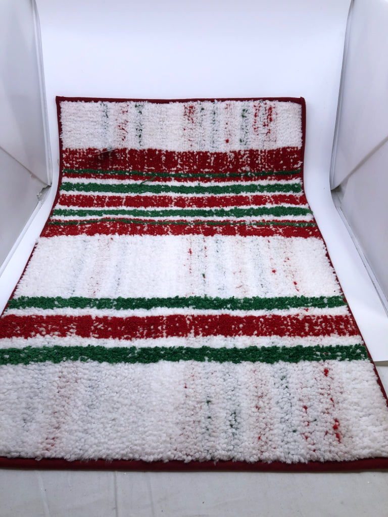 RED AND GREEN BATH MAT.