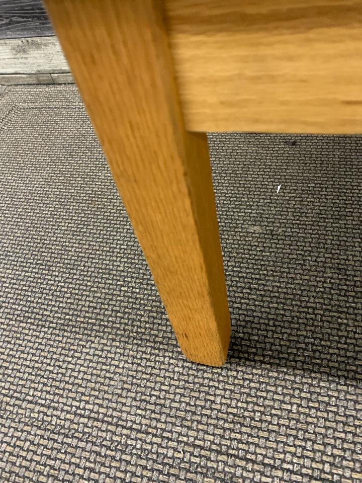 LIGHT WOOD COFFEE TABLE.