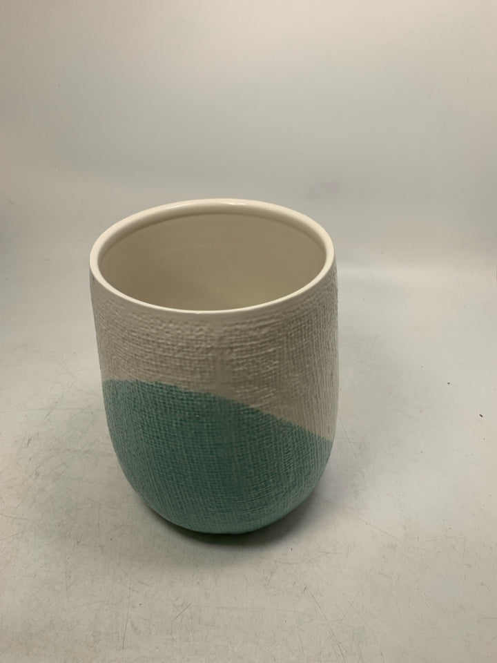 CERAMIC TEXTURED COLORFUL BLOCK BLUES VASE.