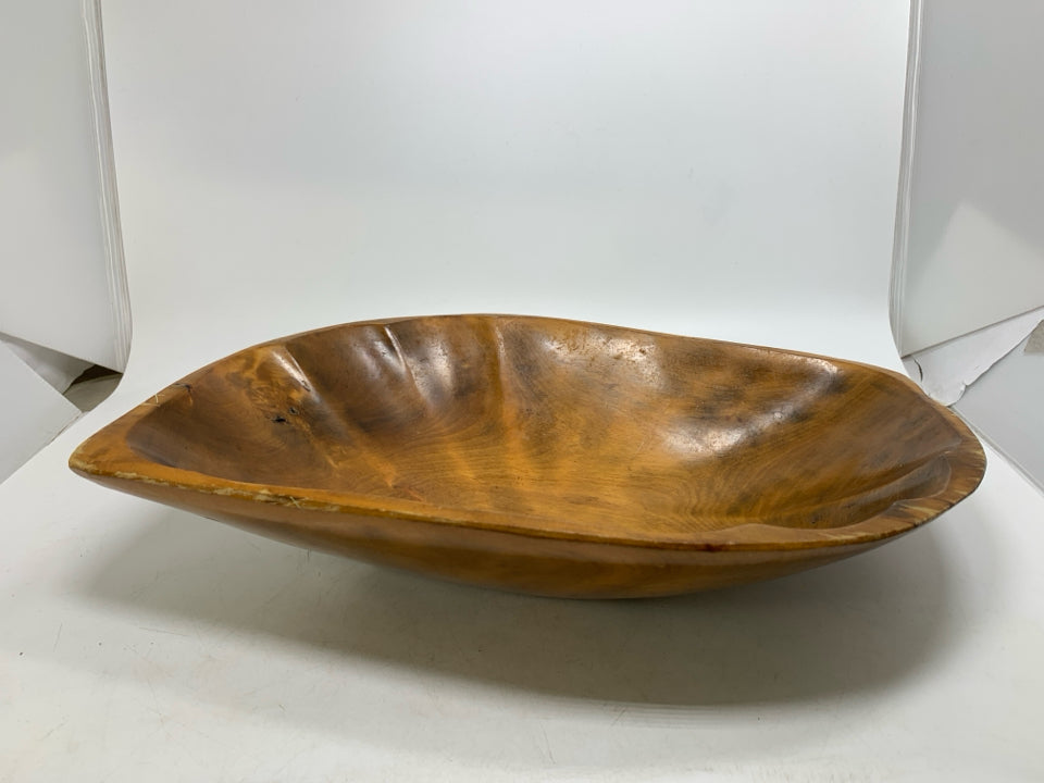 OVAL GLAZED CRAVED WOOD BOWL W/ POINTED EDGE.