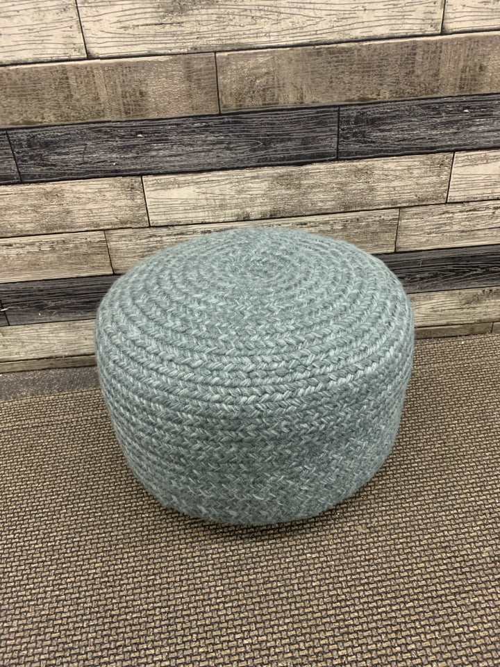 GREY/BLUE WOVEN SITTING POOF.