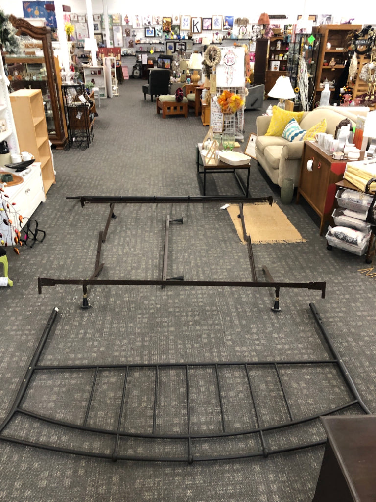 BLACK METAL KING SIZED BED FRAME.